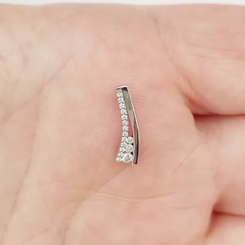 Fehér arany medál gyémántokkal