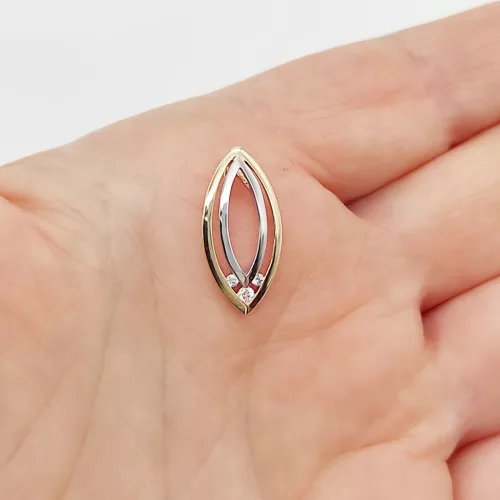 Sárga-fehér arany medál gyémánttal