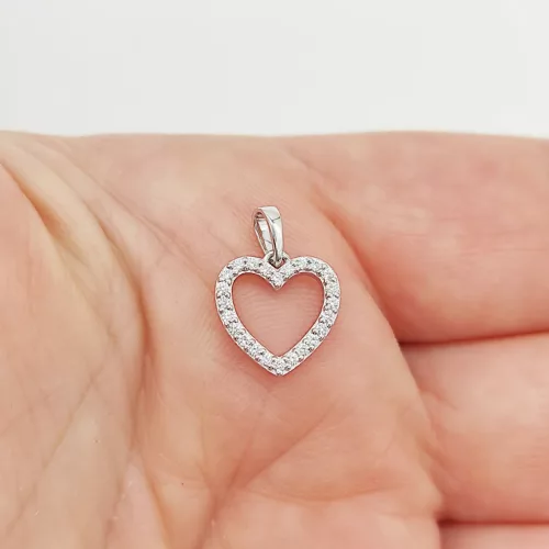 Fehér arany szív medál gyémánttal