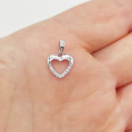 Fehér arany szív medál gyémánttal