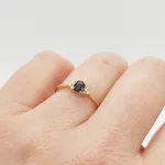 Sárga arany gyűrű zafírral és gyémánttal