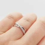 Fehér arany gyűrű gyémánttal