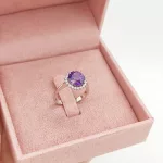 Fehér arany gyűrű gyémánttal és ametiszttel