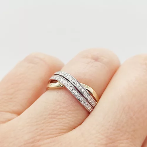 Sárga-fehér arany gyűrű gyémánttal