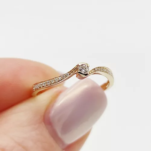 Sárga arany gyűrű gyémánttal