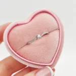 Fehér arany gyűrű gyémánttal