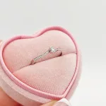 Fehér arany gyűrű gyémánttal