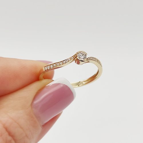 Sárga arany gyűrű gyémánttal