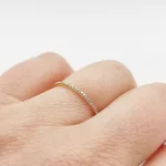 Sárga arany sorköves gyűrű gyémánttal