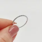 Fehér arany sorköves gyűrű gyémánttal