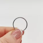 Fehér arany sorköves gyűrű gyémánttal