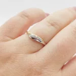 Sárga-fehér arany gyűrű gyémánttal