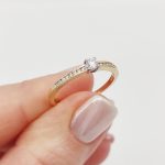 Sárga arany gyűrű gyémántokkal