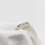 Sárga-fehér arany gyűrű gyémánttal