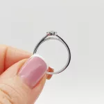 Fehér arany gyűrű gyémánttal