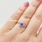 Fehér arany gyűrű gyémánttal és tanzanittal