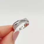 Fehér arany gyűrű gyémánttal