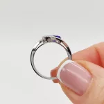 Fehér arany gyűrű gyémánttal és tanzanittal