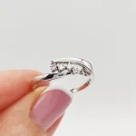 Fehér arany gyűrű gyémánttal