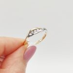 Sárga-fehér aranygyűrű gyémánttal