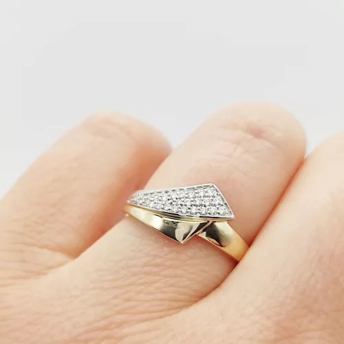 Sárga-fehér arany gyűrű gyémánttal