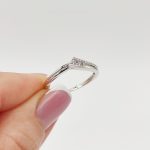 Fehér arany gyűrű gyémánttal