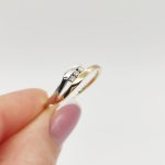 Sárga-fehér arany gyűrű gyémánttal