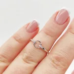 Fehér arany gyűrű gyémánttal