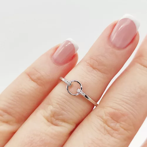 Fehér arany gyűrű gyémánttal