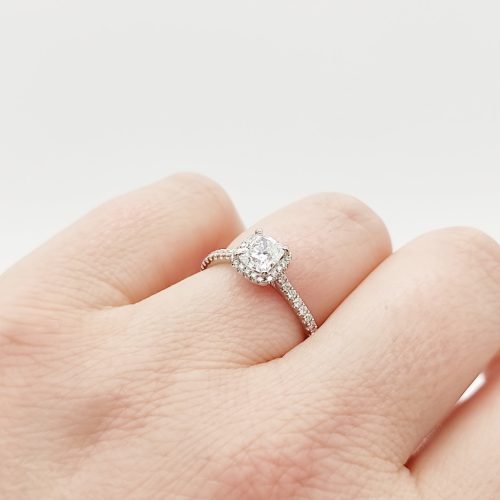 18 karátos fehér arany gyűrű gyémánttal