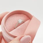 18 karátos fehér arany gyűrű gyémánttal