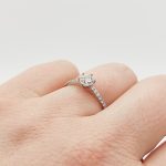 18 karátos fehér arany gyűrű gyémánttal