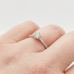 18 karátos fehér arany gyűrű gyémánttal