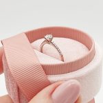 18 karátos fehér arany gyűrű gyémánttal