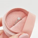 18 karátos fehér arany gyűrű gyémánttal