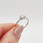 18 karátos fehér arany gyűrű gyémánttal