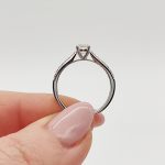 18 karátos fehér arany gyűrű gyémánttal