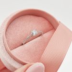 18 karátos fehér arany gyűrű gyémánttal