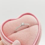 Fehér arany gyűrű gyémánttal