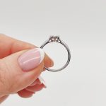 Fehér arany gyűrű gyémánttal