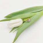 Sárga arany csepp alakú gyűrű gyémántokkal