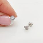 Fehér arany fülbevaló gyémánttal