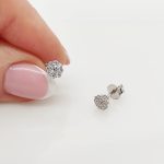 Fehér arany fülbevaló gyémánttal