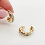 Sárga arany félkarika fülbevaló gyémánttal