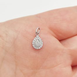 Fehér arany csepp medál gyémánttal