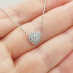 Fehér arany nyaklánc gyémánt szív medállal