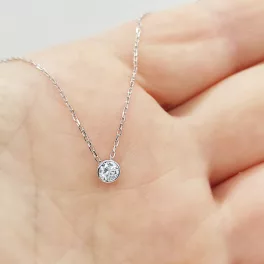 Fehér arany nyaklánc buttonos gyémánt medállal