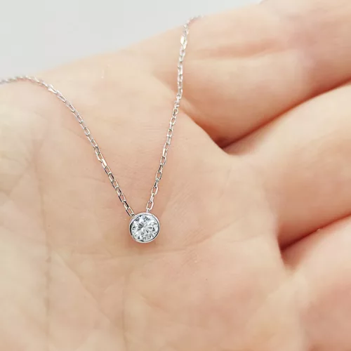 Fehér arany nyaklánc buttonos gyémánt medállal