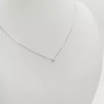 Fehér arany nyaklánc buttonos gyémánt medállal