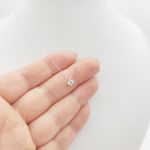 Fehér arany nyaklánc gyémánt medállal